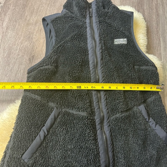 L.L. Bean Black Sherpa Fleece Vest with Zip Front - Picture 4 of 11